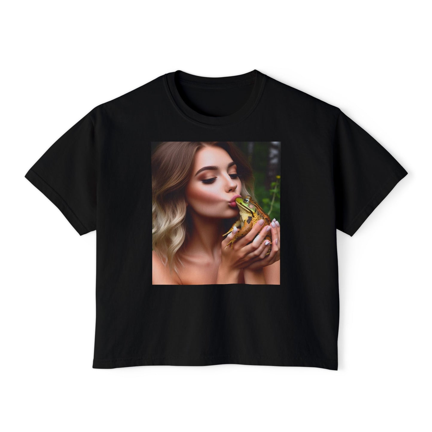'Kissing Frogs' Boxy Tee with Unique Frog Design