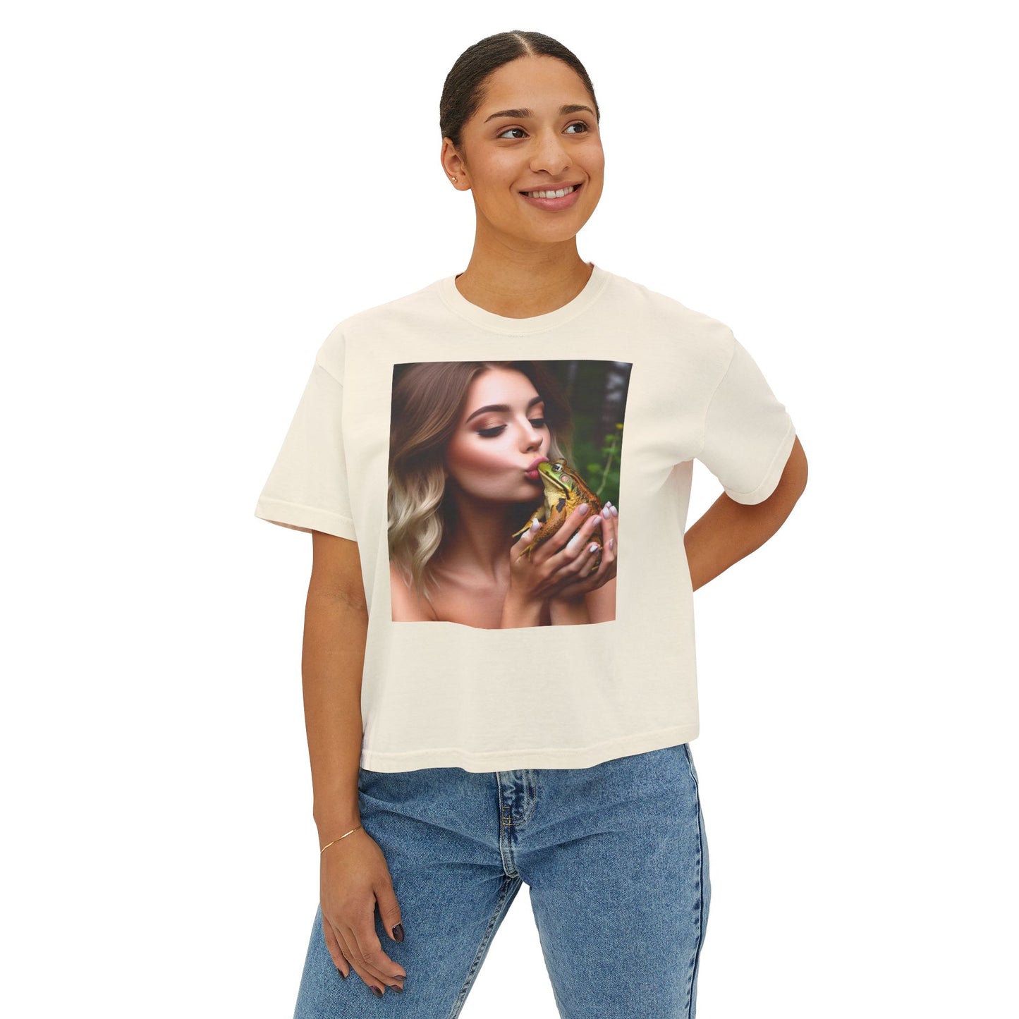 'Kissing Frogs' Boxy Tee with Unique Frog Design