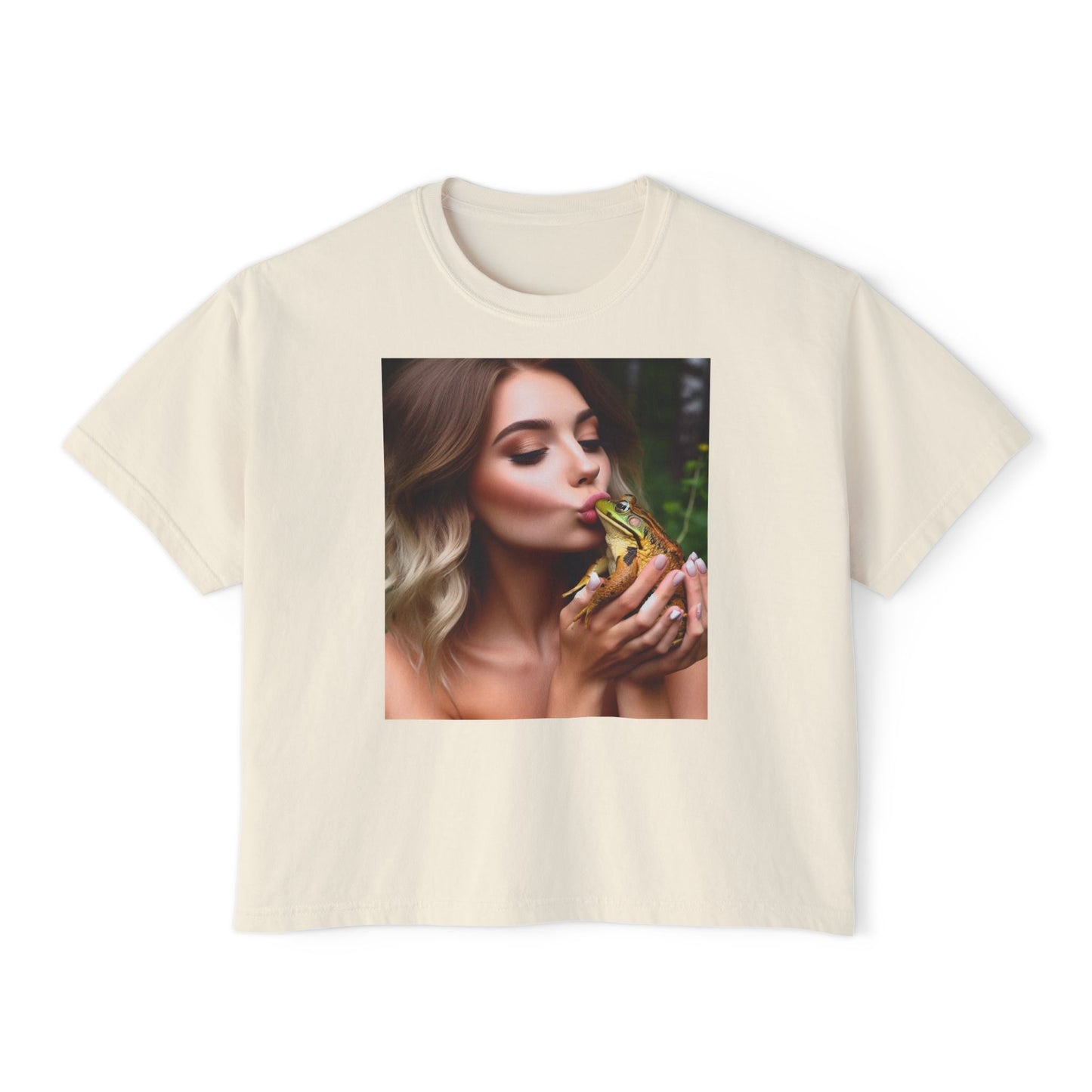 'Kissing Frogs' Boxy Tee with Unique Frog Design