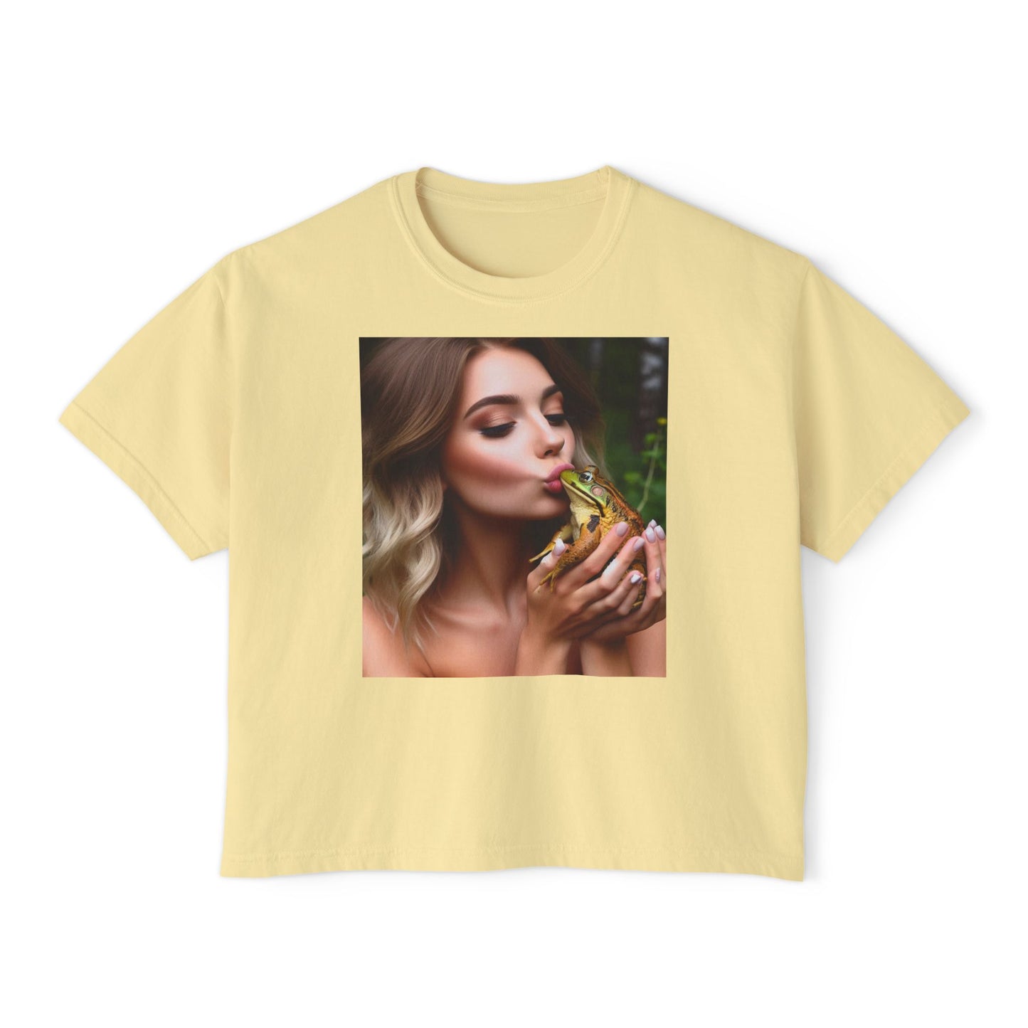 'Kissing Frogs' Boxy Tee with Unique Frog Design