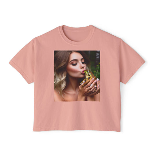 'Kissing Frogs' Boxy Tee with Unique Frog Design