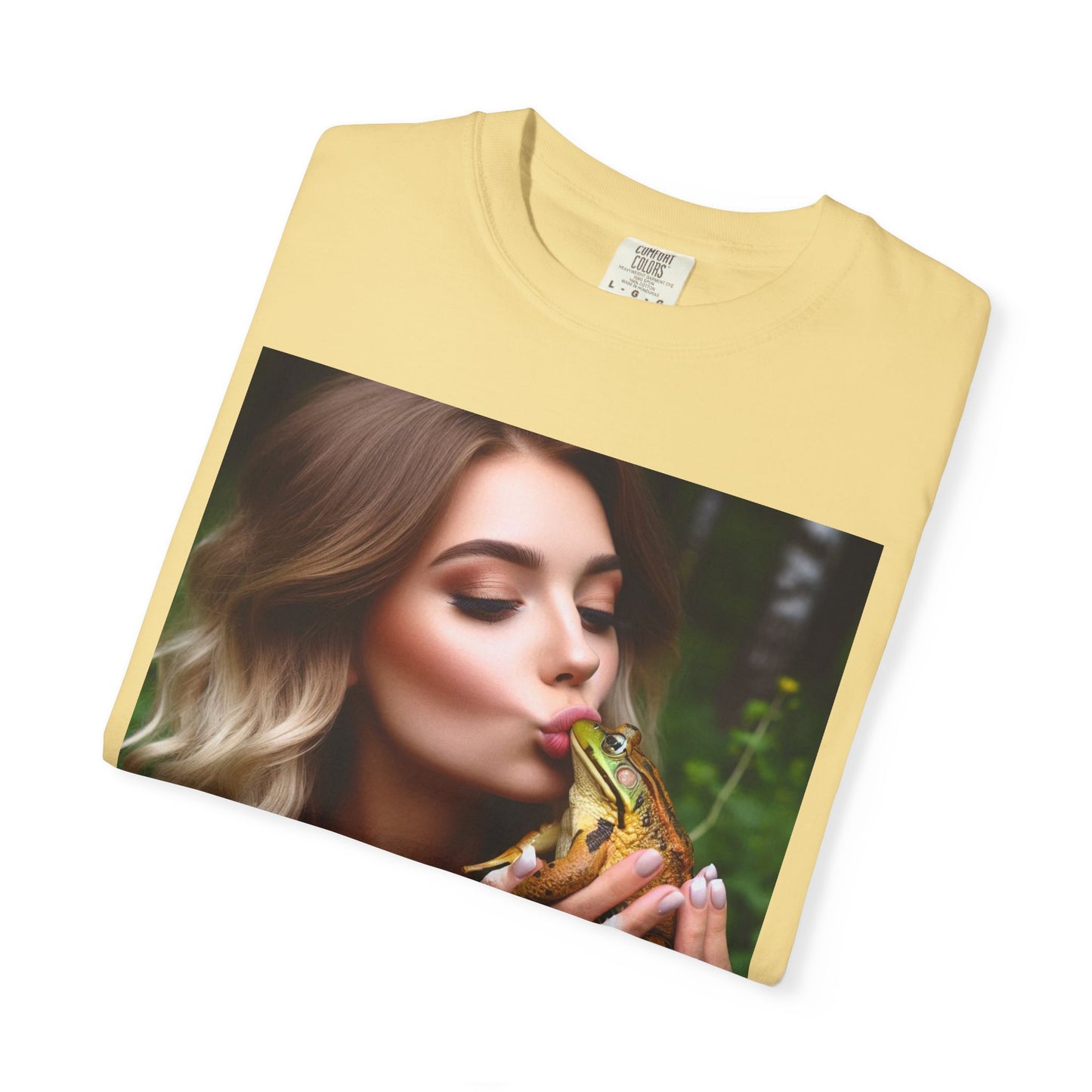 Kissing Frogs Women's T-Shirt with Frog and Quote | Casual Wear, Animal Lovers, Trendy Gift