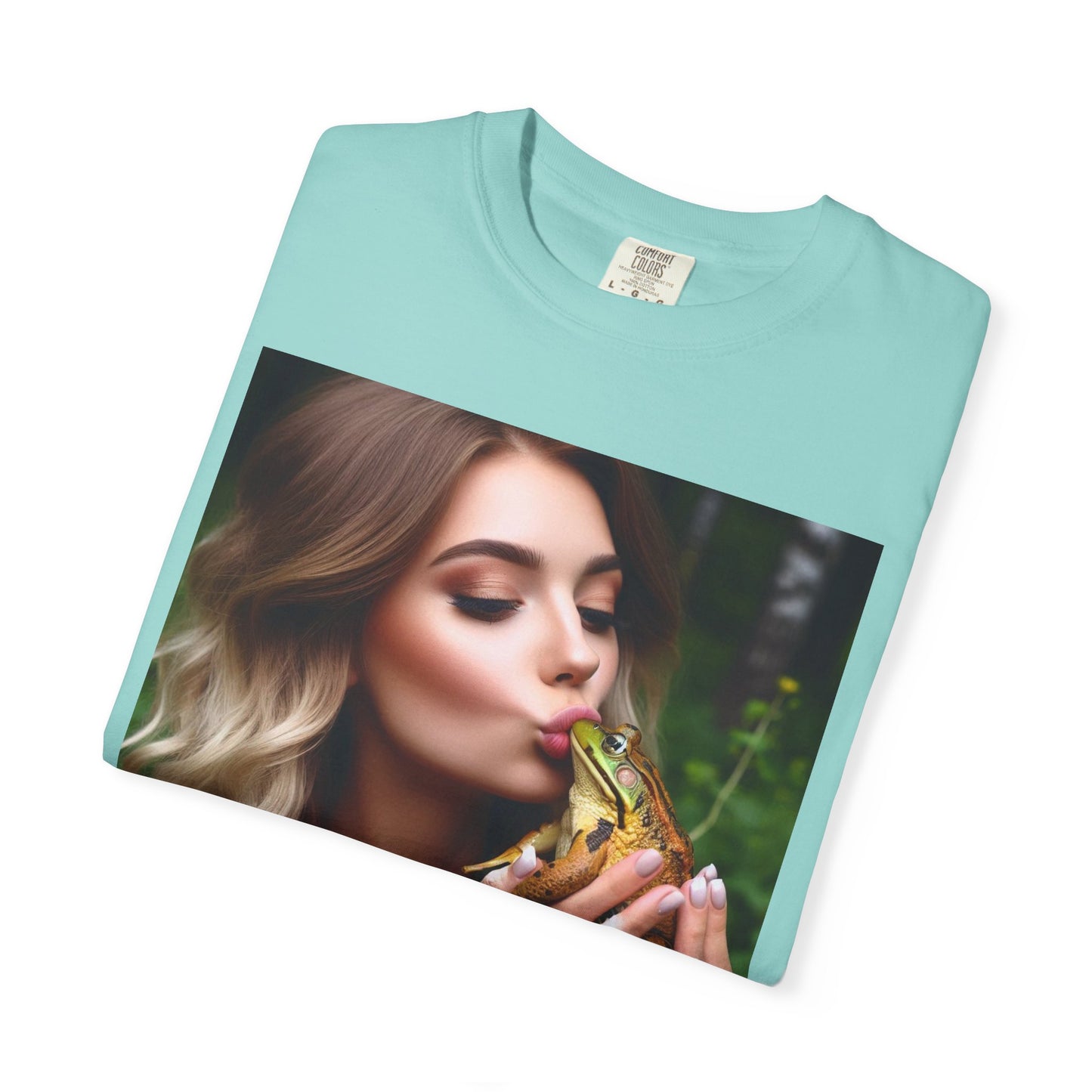 Kissing Frogs Women's T-Shirt with Frog and Quote | Casual Wear, Animal Lovers, Trendy Gift