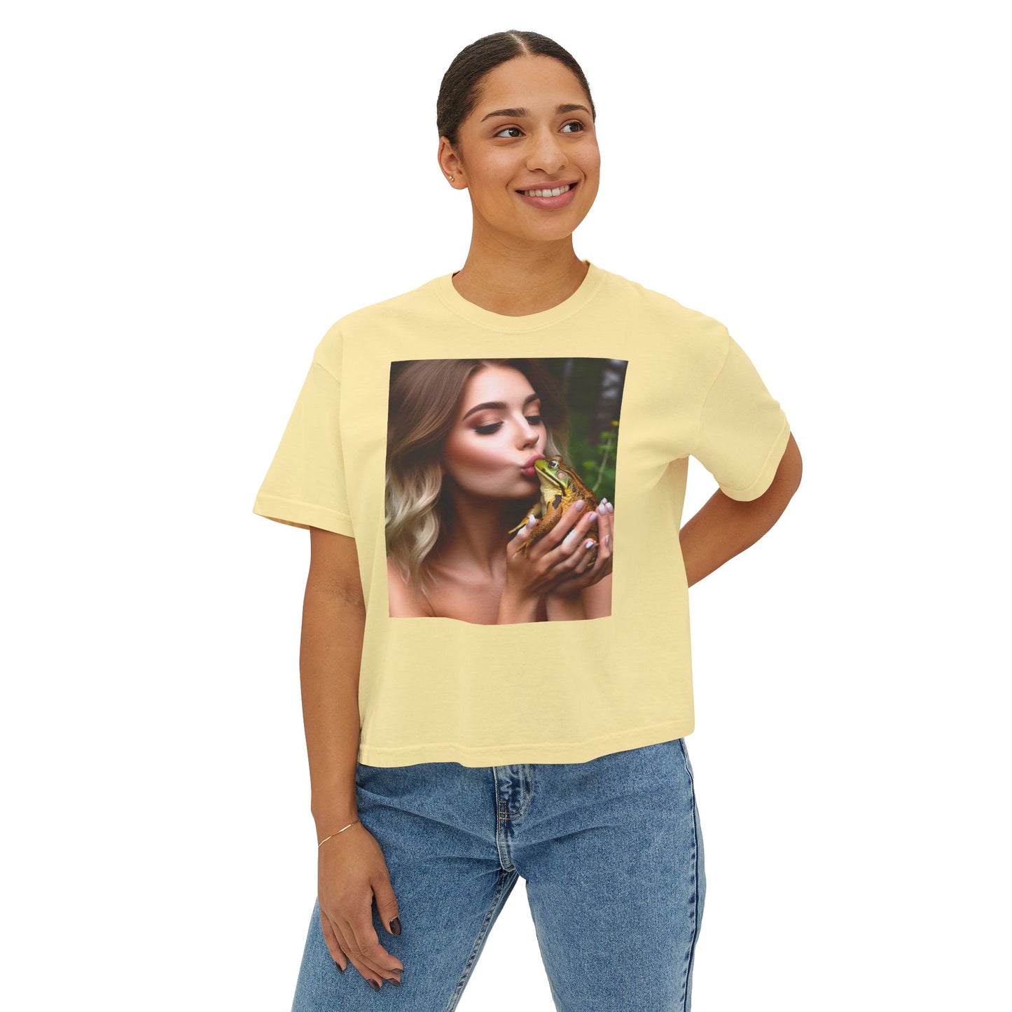 'Kissing Frogs' Boxy Tee with Unique Frog Design