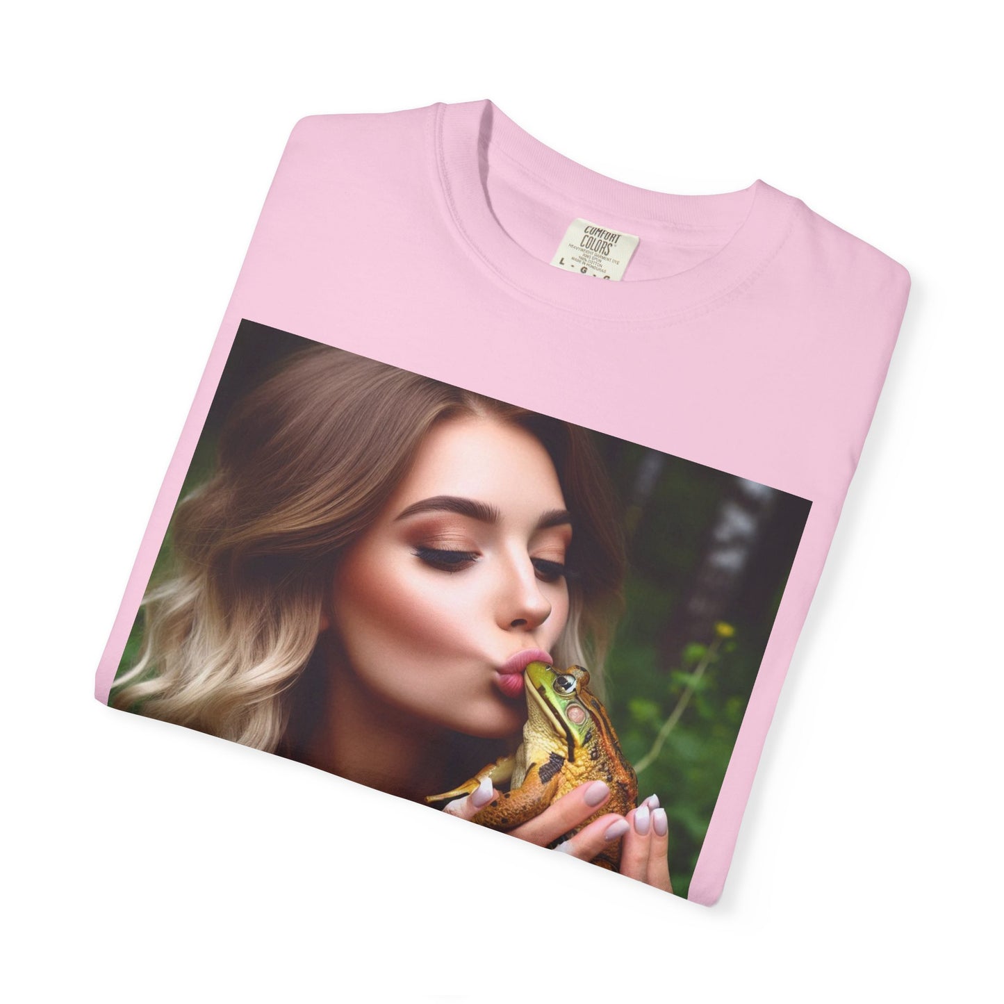 Kissing Frogs Women's T-Shirt with Frog and Quote | Casual Wear, Animal Lovers, Trendy Gift